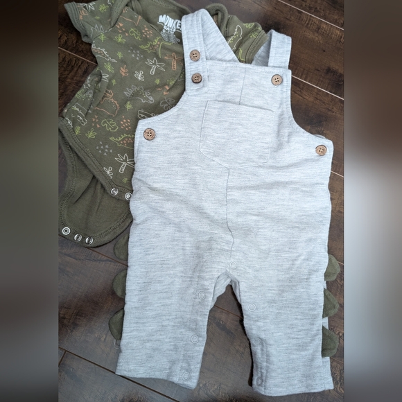 Dino overalls outfit - Picture 5 of 5